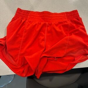 Lulu Size 8 HR Hotty Hot 4inch shorts